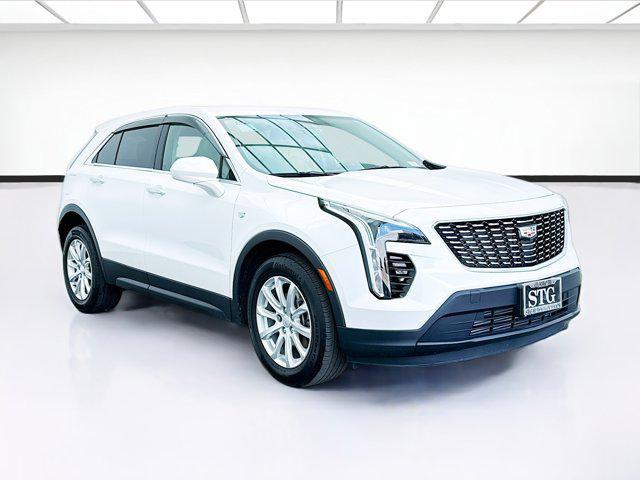 Photo of 2023 Crystal White Tricoat Cadillac XT4