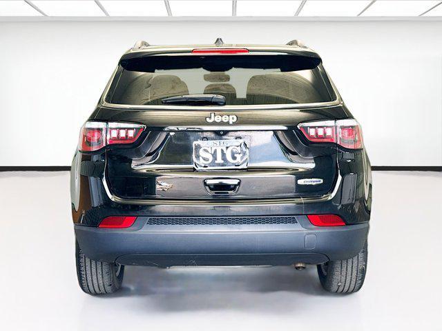 Photo of 2018 Diamond Black Crystal Pearlcoat Jeep Compass