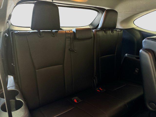 Photo of 2022 Wind Chill Pearl Toyota Highlander