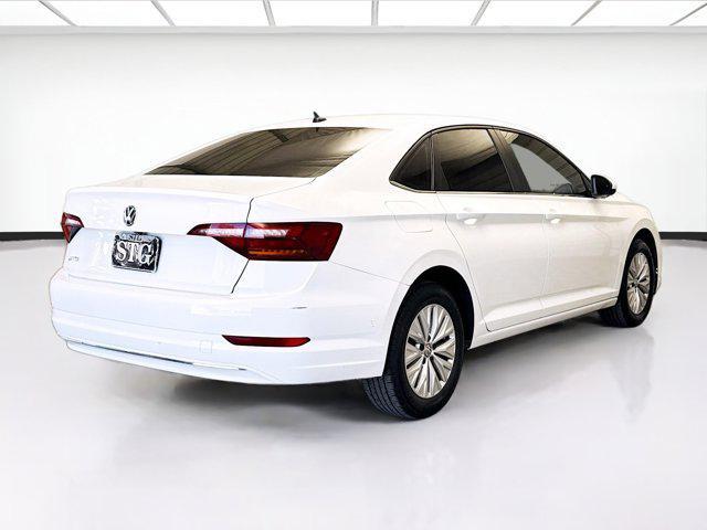 Photo of 2019 Pure White Volkswagen Jetta