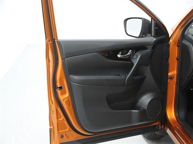 Photo of 2022 Monarch Orange Metallic Nissan Rogue Sport
