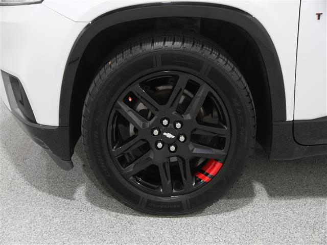 Photo of 2019 Iridescent Pearl Tricoat Chevrolet Traverse
