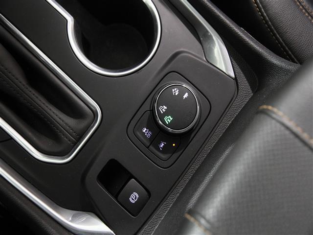Photo of 2019 Iridescent Pearl Tricoat Chevrolet Traverse