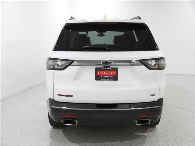 Photo of 2019 Iridescent Pearl Tricoat Chevrolet Traverse