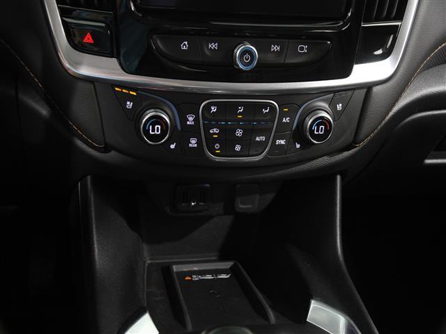 Photo of 2019 Iridescent Pearl Tricoat Chevrolet Traverse