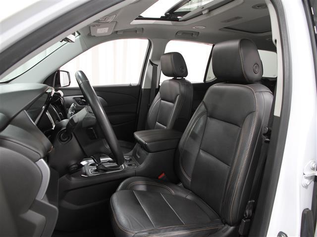 Photo of 2019 Iridescent Pearl Tricoat Chevrolet Traverse