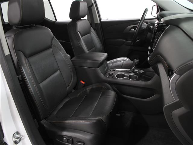 Photo of 2019 Iridescent Pearl Tricoat Chevrolet Traverse