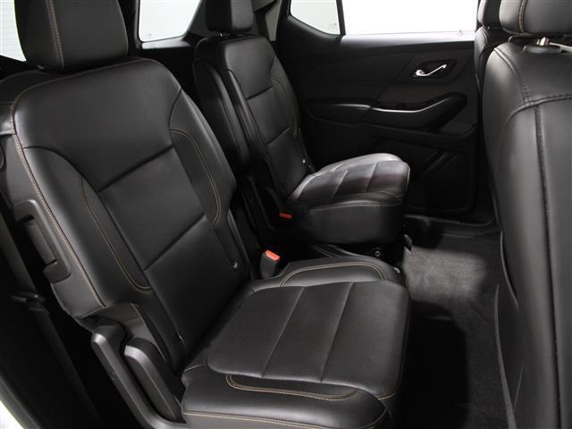 Photo of 2019 Iridescent Pearl Tricoat Chevrolet Traverse