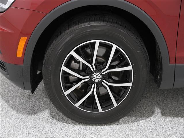 Photo of 2021 Cardinal Red Metallic Volkswagen Tiguan