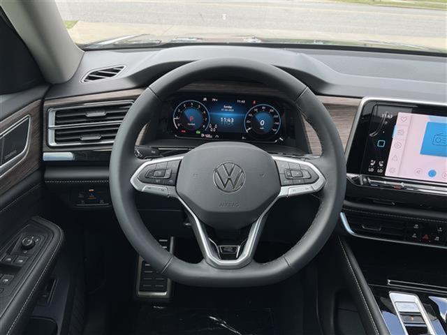 Photo of 2025 Platinum Gray Metallic Volkswagen Atlas
