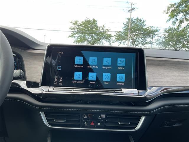 Photo of 2025 Platinum Gray Metallic Volkswagen Atlas