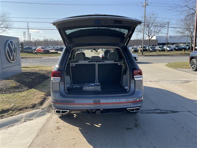 Photo of 2025 Pure Gray Volkswagen Atlas