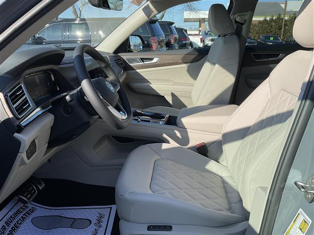 Photo of 2025 Pure Gray Volkswagen Atlas