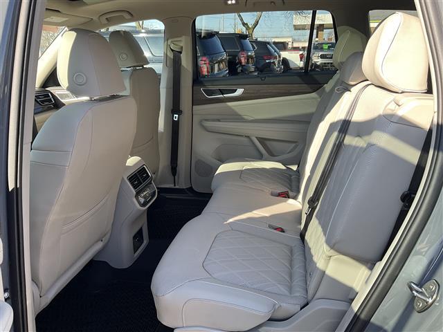 Photo of 2025 Pure Gray Volkswagen Atlas