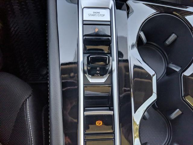 Photo of 2025 Pure White Volkswagen Atlas