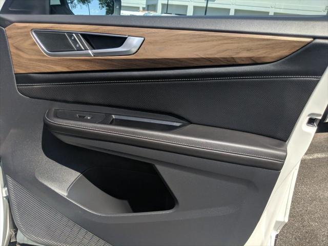 Photo of 2025 Pure White Volkswagen Atlas