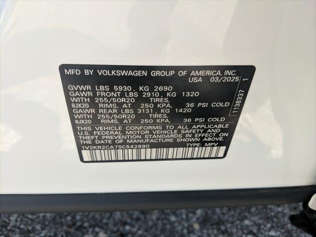 Photo of 2025 Pure White Volkswagen Atlas