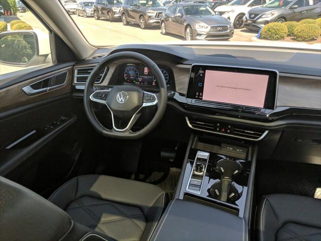 Photo of 2025 Pure White Volkswagen Atlas