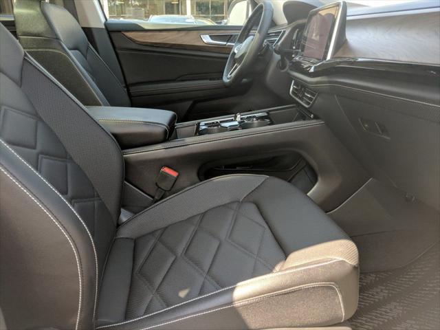 Photo of 2025 Pure White Volkswagen Atlas