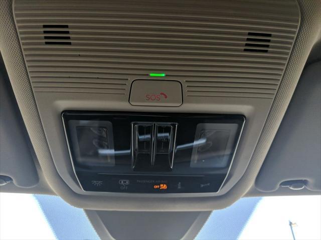 Photo of 2025 Pure White Volkswagen Atlas