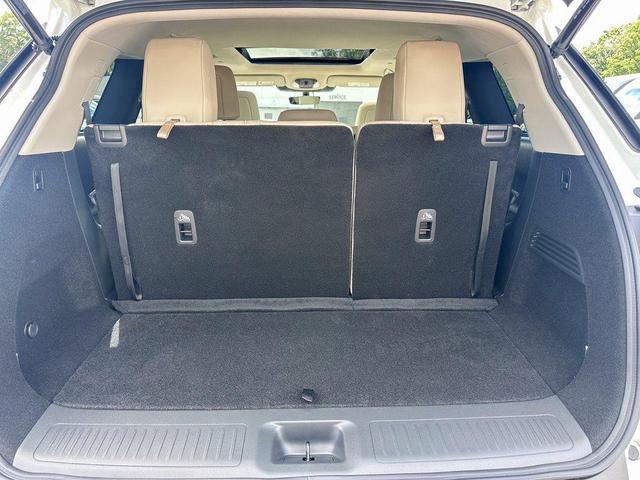 Photo of 2025 Majestic White INFINITI QX60