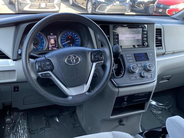 Photo of 2019 Celestial Silver Metallic Toyota Sienna