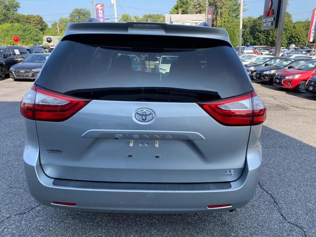 Photo of 2019 Celestial Silver Metallic Toyota Sienna