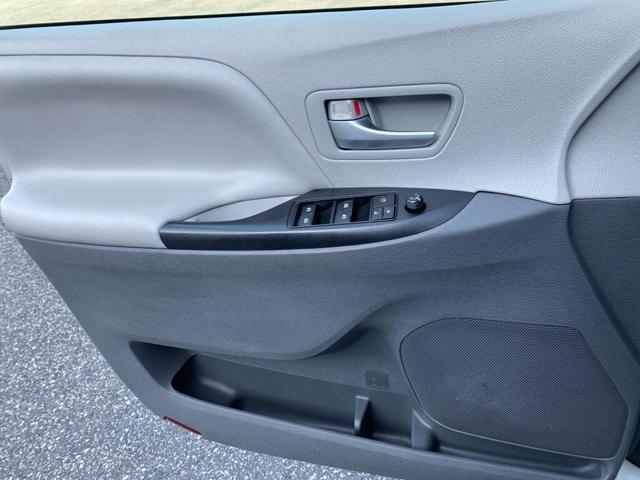 Photo of 2019 Celestial Silver Metallic Toyota Sienna