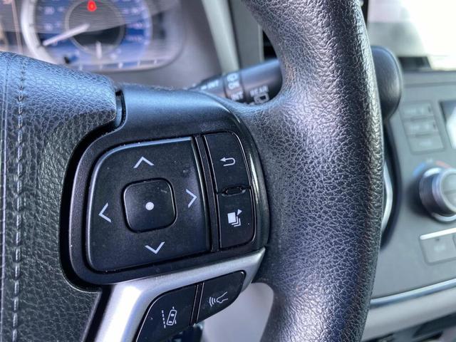 Photo of 2019 Celestial Silver Metallic Toyota Sienna