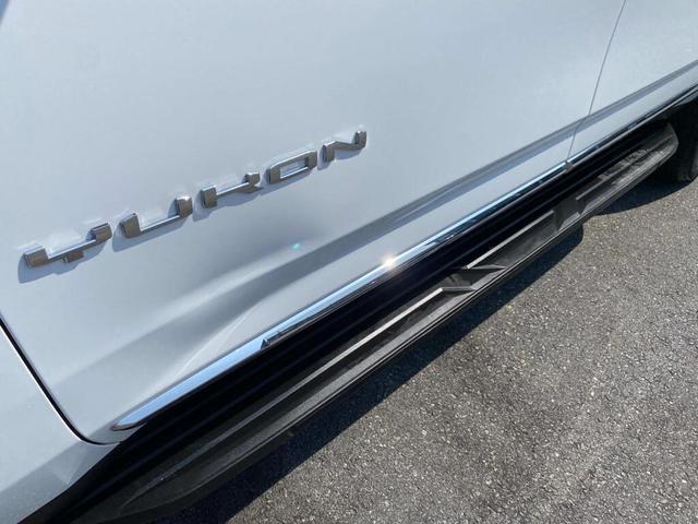 Photo of 2022 White GMC Yukon XL