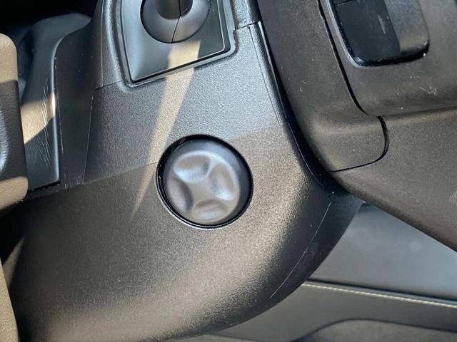 Photo of 2022 White GMC Yukon XL