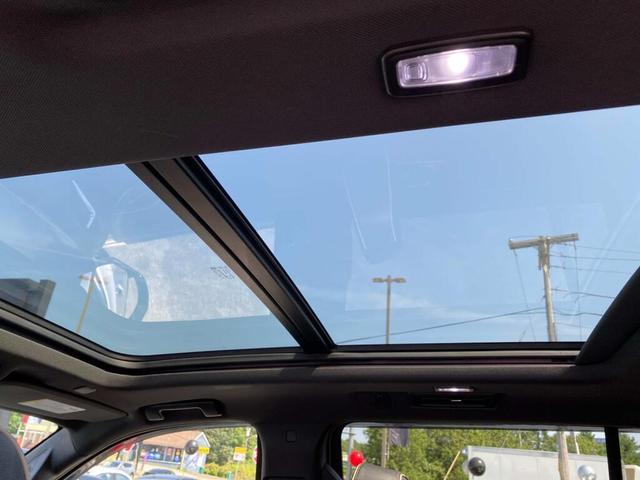Photo of 2022 White GMC Yukon XL