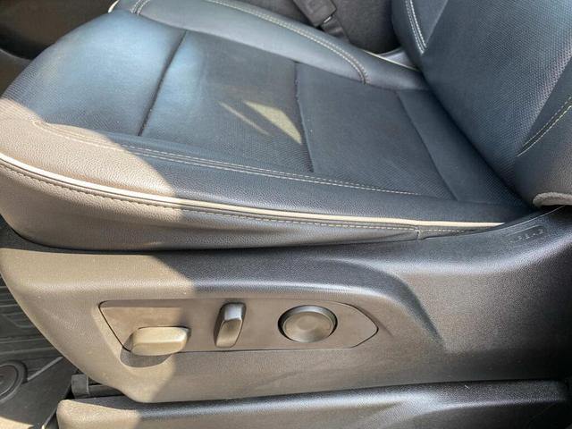 Photo of 2022 White GMC Yukon XL