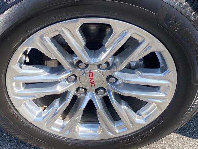Photo of 2022 White GMC Yukon XL