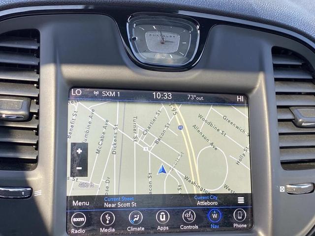Photo of 2019 Bright White Clearcoat Chrysler 300