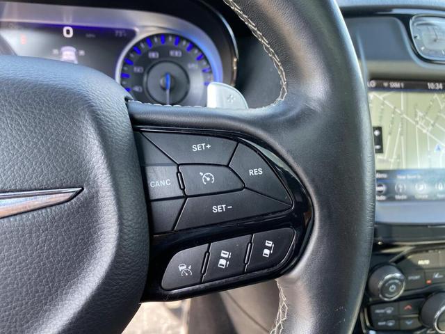 Photo of 2019 Bright White Clearcoat Chrysler 300