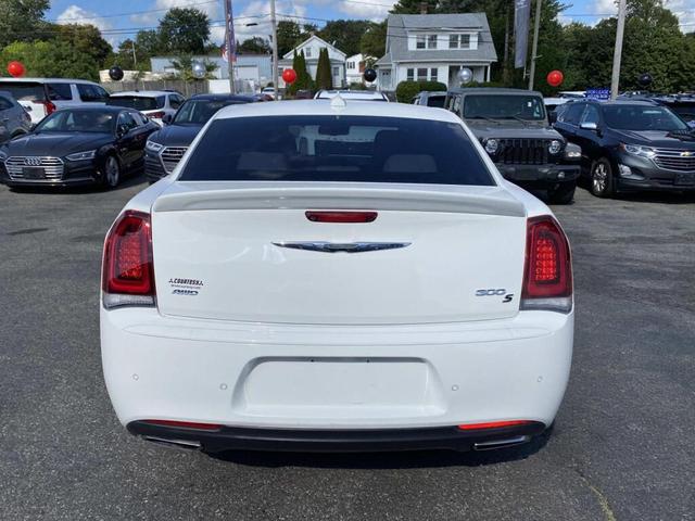 Photo of 2019 Bright White Clearcoat Chrysler 300