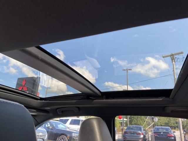 Photo of 2019 Bright White Clearcoat Chrysler 300