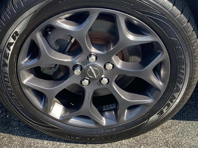 Photo of 2019 Bright White Clearcoat Chrysler 300