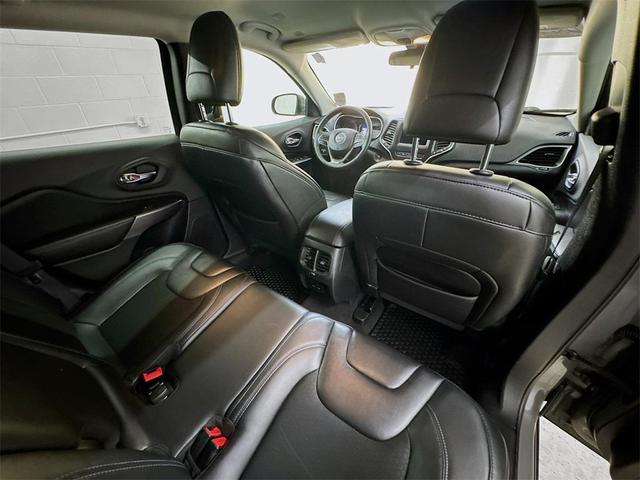 Photo of 2019 Sting-Gray Clearcoat Jeep Cherokee
