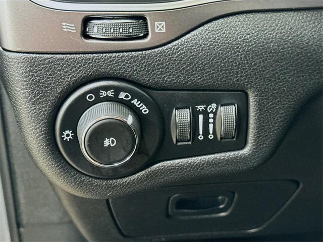 Photo of 2019 Sting-Gray Clearcoat Jeep Cherokee
