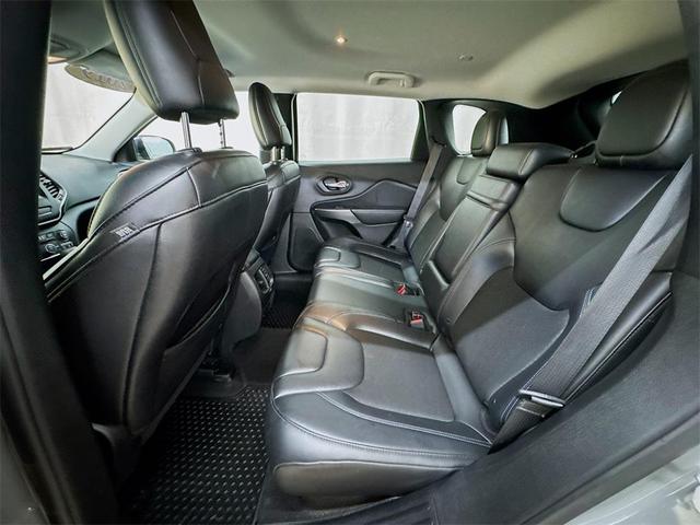 Photo of 2019 Sting-Gray Clearcoat Jeep Cherokee