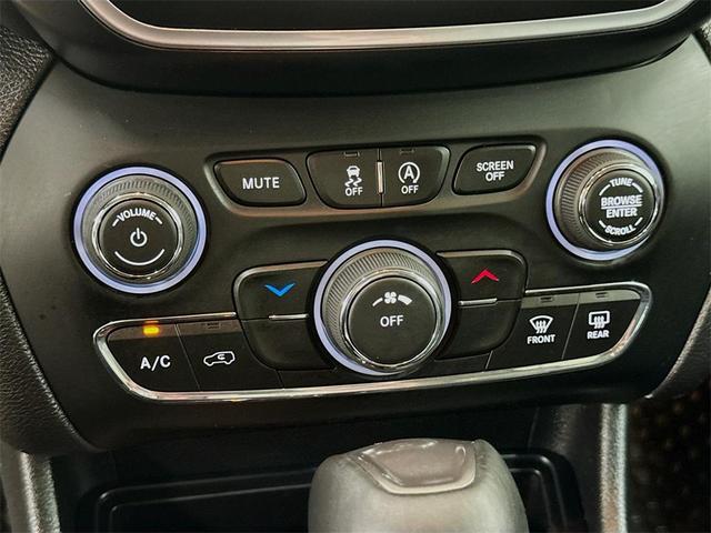 Photo of 2019 Sting-Gray Clearcoat Jeep Cherokee