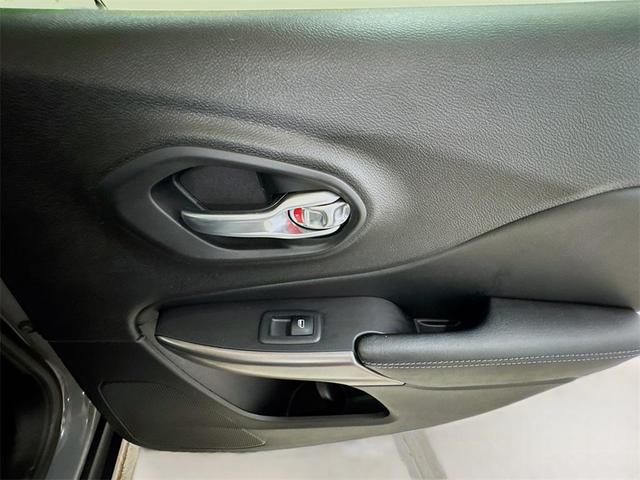 Photo of 2019 Sting-Gray Clearcoat Jeep Cherokee
