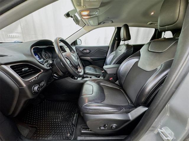 Photo of 2019 Sting-Gray Clearcoat Jeep Cherokee
