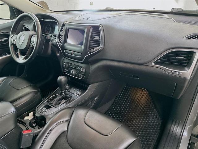 Photo of 2019 Sting-Gray Clearcoat Jeep Cherokee