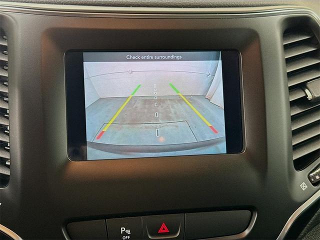 Photo of 2019 Sting-Gray Clearcoat Jeep Cherokee
