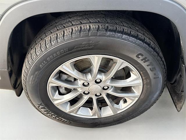 Photo of 2019 Sting-Gray Clearcoat Jeep Cherokee