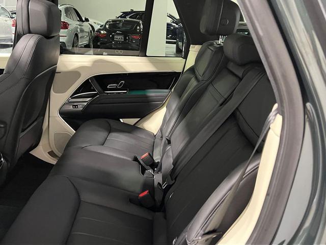 Photo of 2023 Belgravia Green Metallic Land Rover Range Rover