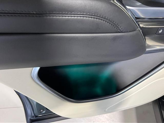 Photo of 2023 Belgravia Green Metallic Land Rover Range Rover